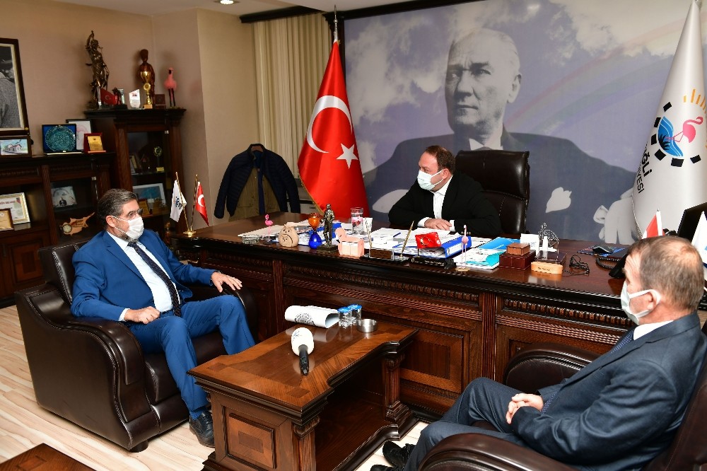 İzmir Servisçiler Odasından Başkan Utku Gümrükçü’ye teşekkür
