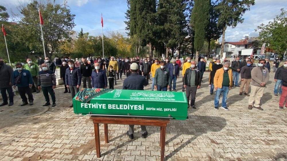 İzmir’de eski eşi tarafından öldürülen Fulya Öztürk, Muğla’da toprağa verildi