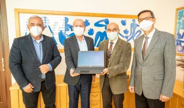 İzmir’deki depremzede öğrencilere bilgisayar bağışı