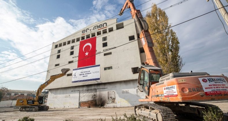 İzmir’in kalbinde kentsel dönüşüm için ilk yıkım