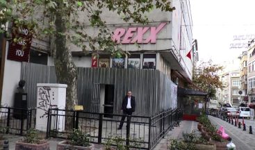 Kadıköy’ün simgelerinden Rexx Sinemasının yıkım süreci başladı