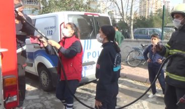 Kadın itfaiyeciler yangından yangına koşuyor