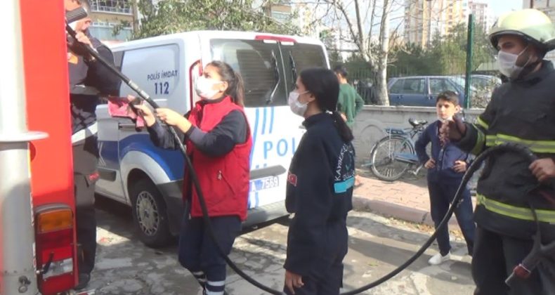 Kadın itfaiyeciler yangından yangına koşuyor