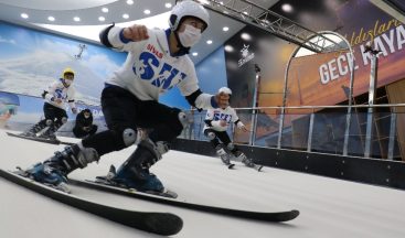 Kar olmasa da kayak yapabiliyorlar