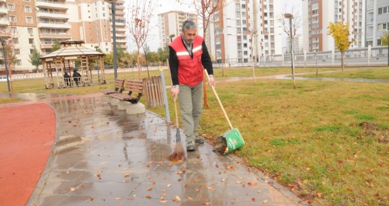 Kayapınar’da park ve bahçeler bakımdan geçiriliyor