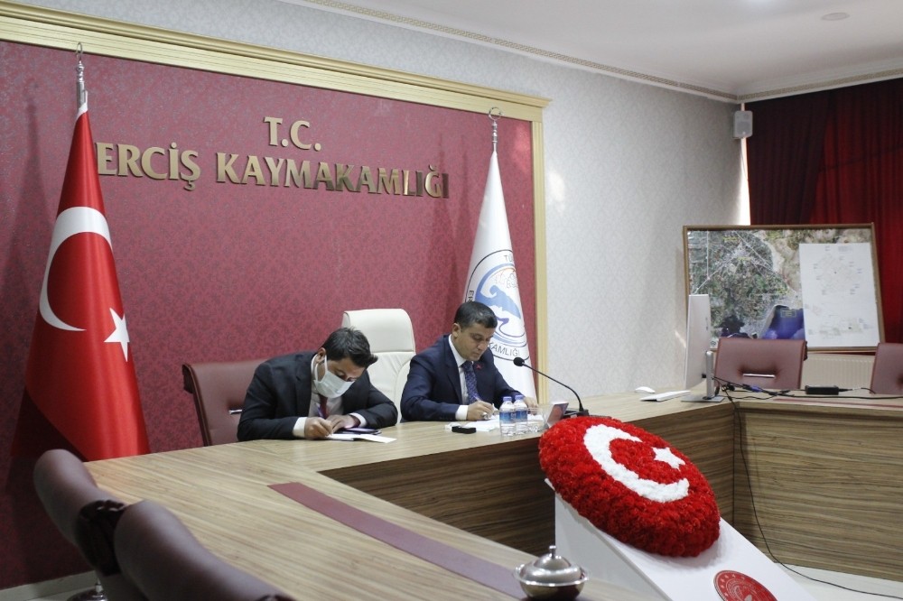 Kaymakam Mehmetbeyoğlu öğretmenlerle online toplantı gerçekleştirdi