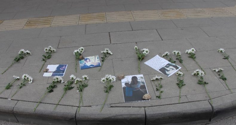 Kaza kurbanı üniversiteli Gizem 19 karanfille anıldı