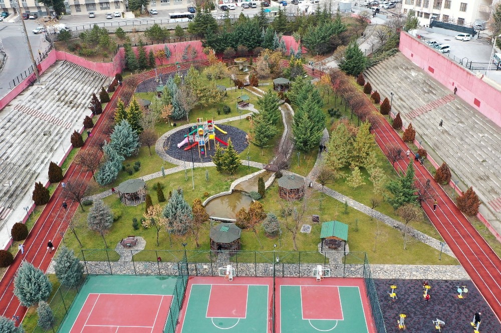 Keçiören’de son bir buçuk yılda  191 park yenilendi ve 30 yeni park yapıldı