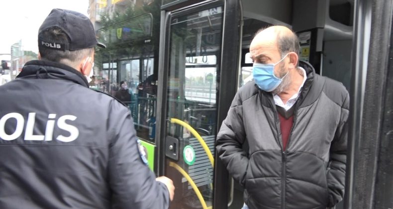 Kısıtlama saatlerinde bindiği halk otobüsten inmeyince polis devreye girdi