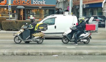 Kısıtlamalarda yolların sahibi kuryeler oldu
