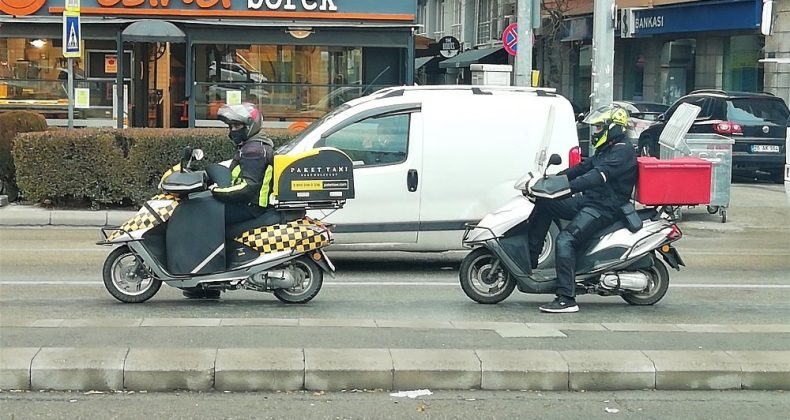 Kısıtlamalarda yolların sahibi kuryeler oldu