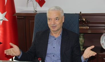 Koronayı yendi, sağlıkçılar için anıt yaptıracak