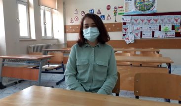 Koronayı yenen öğretmen soluğu sınıfında aldı