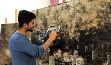 Kulplu ressamın yaptığı eserler göz kamaştırıyor