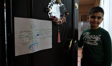 Kurallara uymayanlara inat 8 yaşındaki çocuktan anlamlı mesaj