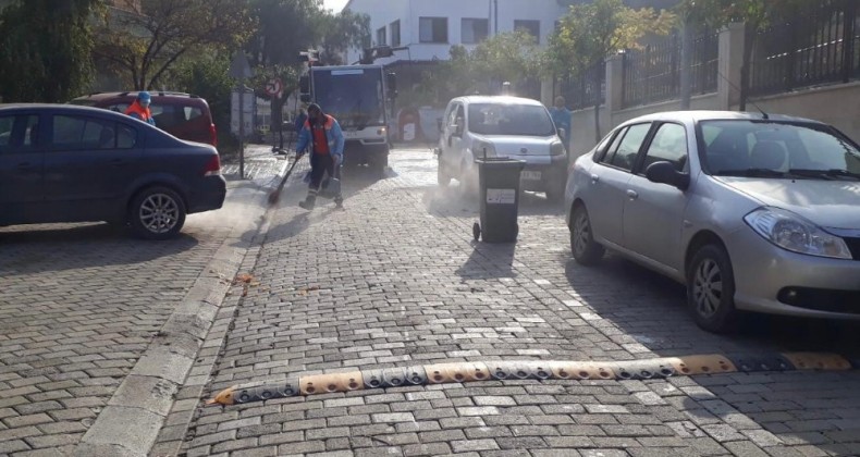 Kuşadası Belediyesi’nden Davutlar’da temizlik seferberliği