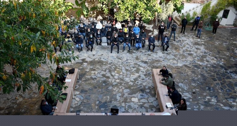 Kuşadası çarşılarında dış cepheler beyaza bürünecek