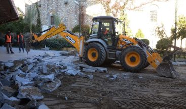 Kuşadası çarşılarında yenileme çalışmaları 6 noktada eş zamanlı sürüyor