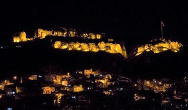 Kütahya Kalesi’nin aydınlatma projesinin ikinci etabı da hayata geçirildi