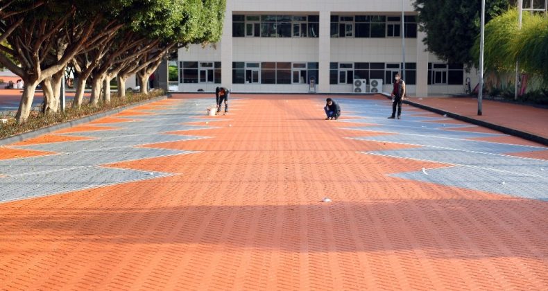 Macit Özcan Spor Kompleksi renkli asfaltla yenilendi