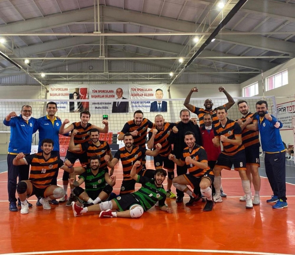 Malatya Büyükşehir Voleybol takımı erteleme maçını kazandı