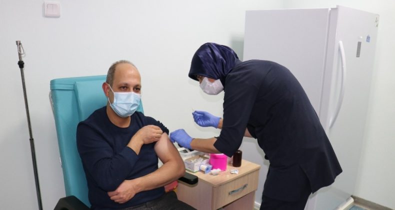 Malatya’da gönüllülere vurulan Çin aşısında rapor edilen bir yan etki görülmedi