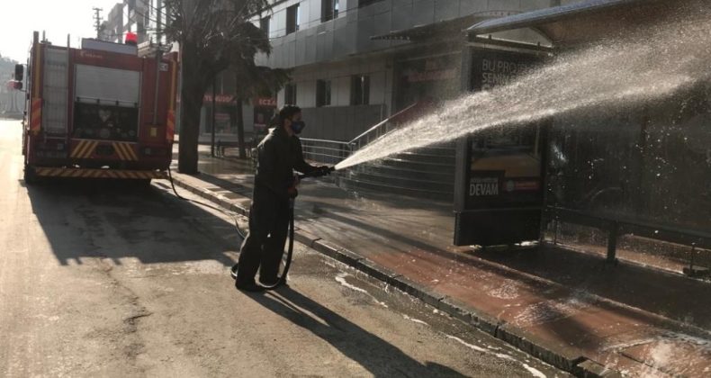 Manisa sokakları dezenfekte ediliyor