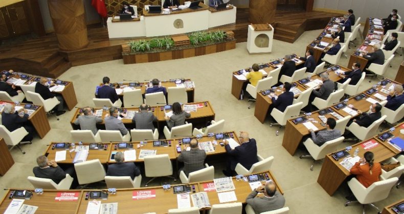 Mehmet Hacıarifoğlu: “Başkan Böcek yakında aramıza dönecek”