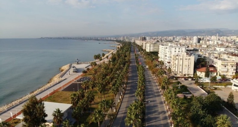 Mersin’de cadde ve sokaklar boşaldı
