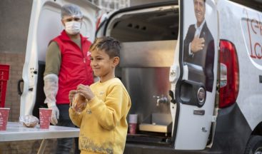 Mersin’deki Roman vatandaşlara ’1 ekmek 1 çorba’ hizmeti