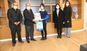 Müdür Başyiğit, Türkiye derecesi elde eden öğrenciyi tebrik etti