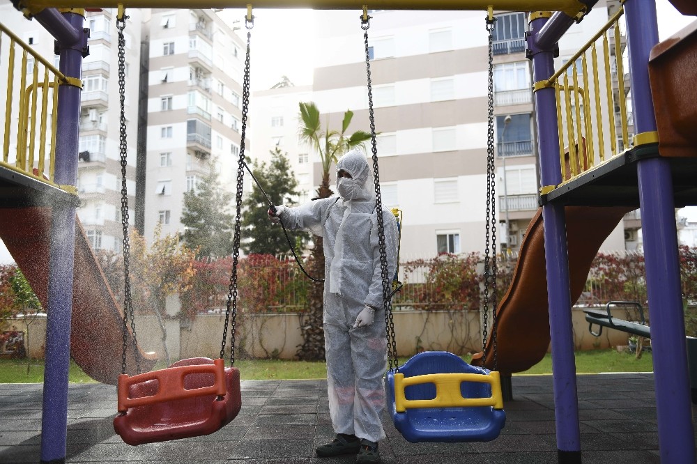 Muratpaşa’da binalar dezenfekte ediliyor