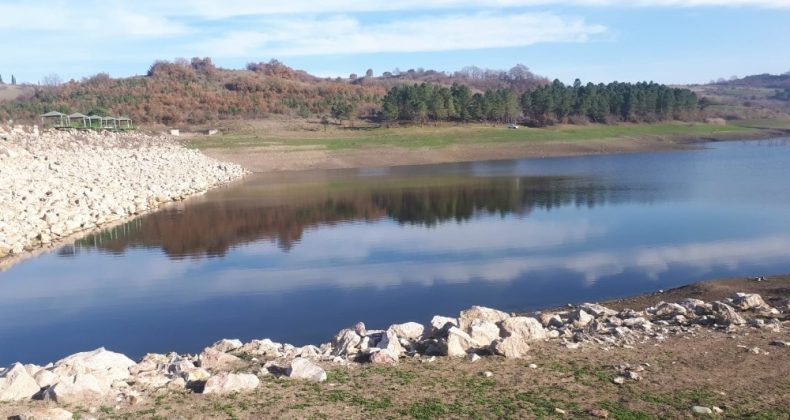 Mustafakemalpaşa’da göletteki kuraklık tedirgin ediyor