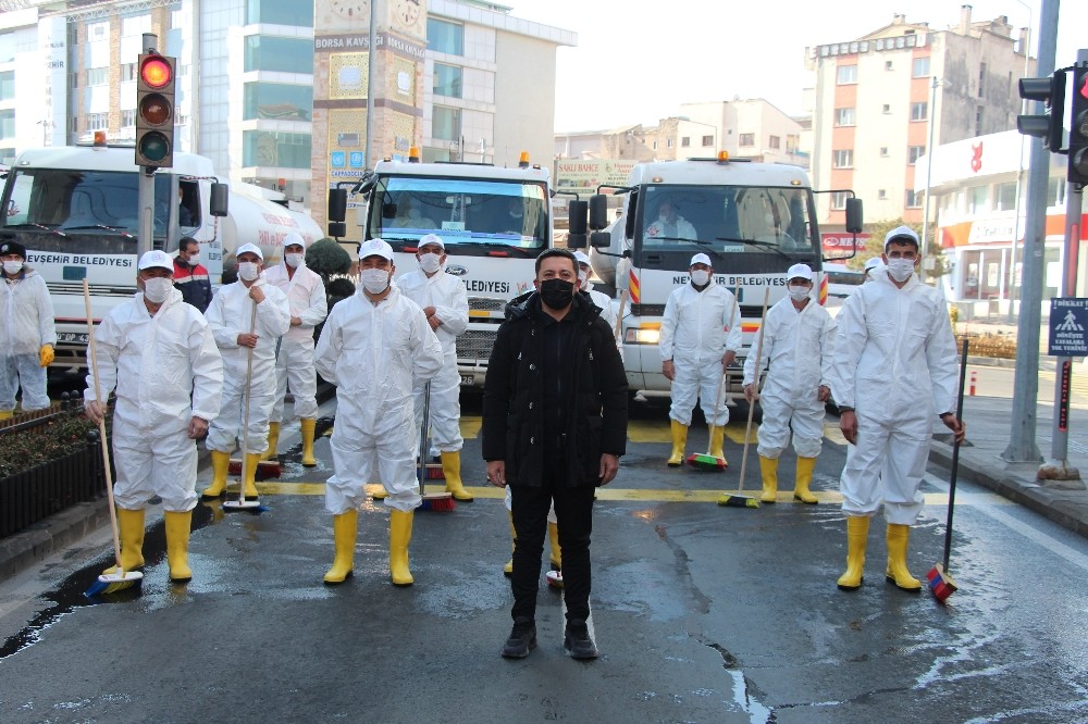 Nevşehir’de caddeler ’foşur foşur’ yıkandı