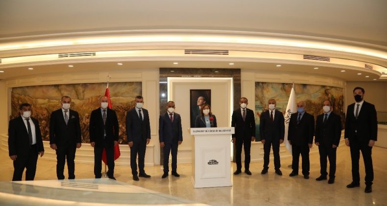 Öğrenci servisi esnafına bin 500 liralık maddi destek