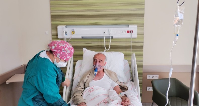 “Oksijen maskesini takmaktansa, maske takın”