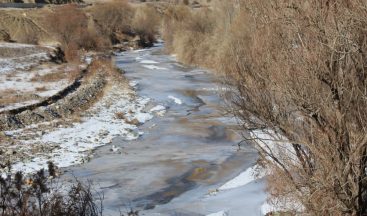 Oltu Çayı buz tuttu