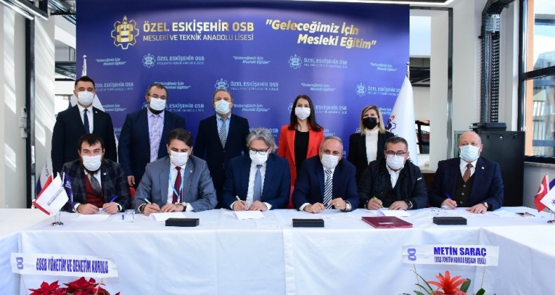 OSB Teknik Koleji geleceğin okulu olma yolunda emin adımlarla ilerliyor