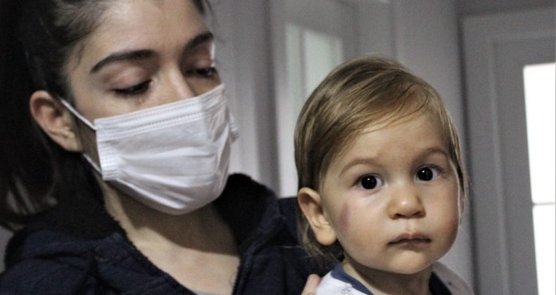 1 Yaşındaki Bebeğe 20 Köpek Saldırdı