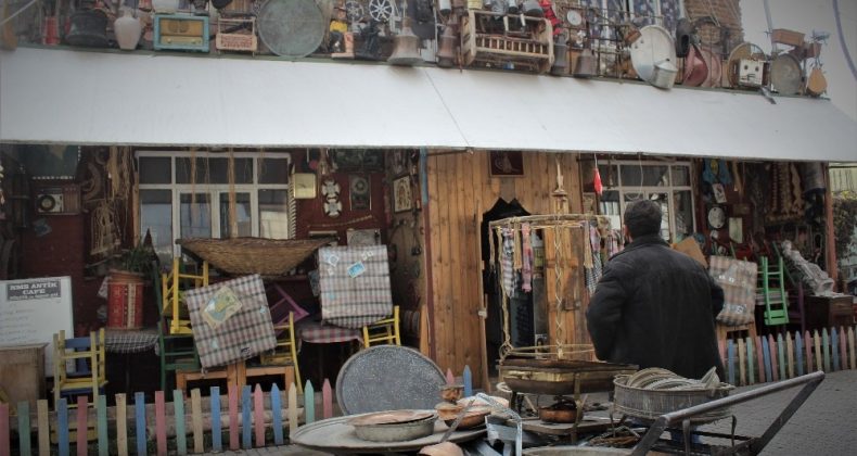 Gözü Gibi Baktığı Antikaları Hurdacıya Sattı