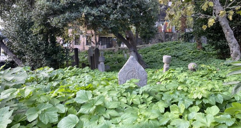 İstanbul’da tarihi hazirenin içler acısı hali yürekleri burktu