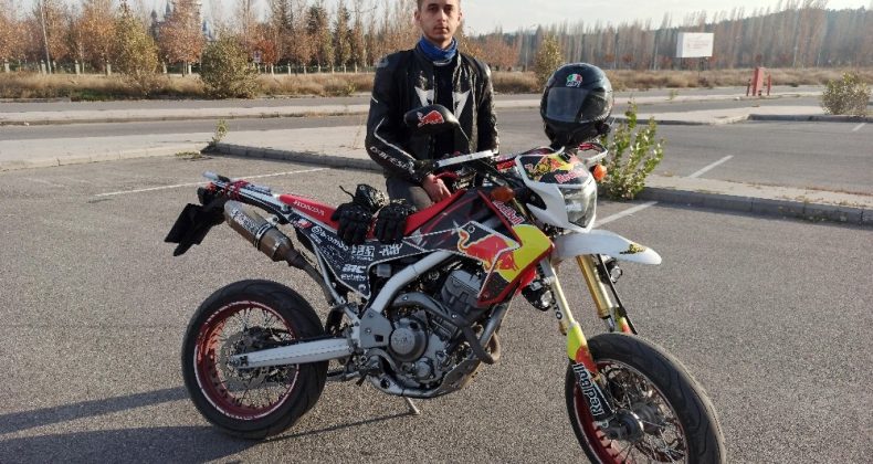 Sağlık Çalışanı Korona Stresini Motosikletle Atıyor