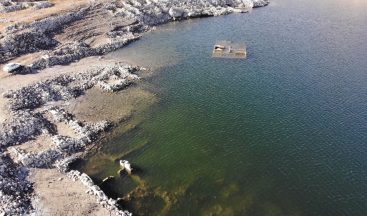 Sular çekildi, eski köy gün yüzüne çıktı