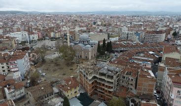 Paşa Camisi’nin siluetine gölge düşüren binalarda çalışma başladı