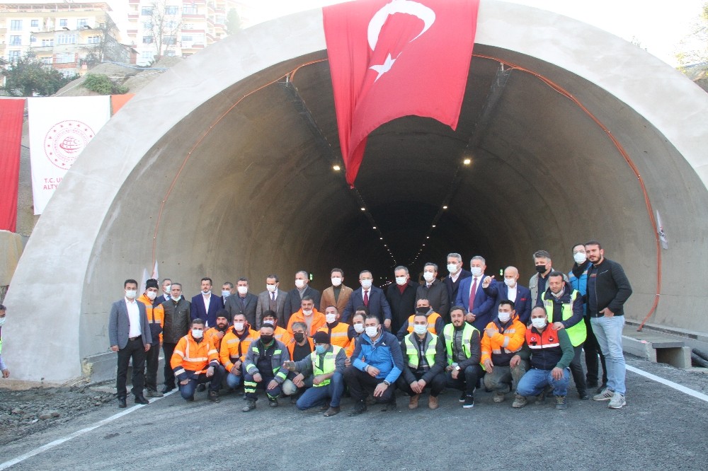 Rize’nin 70 yıllık hayali Salarha Tüneli tek tüpten ulaşıma açıldı