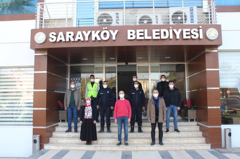 Sarayköy’de ekipler sokağa çıkma kısıtlamasında vatandaşların ihtiyaçlarını karşılıyor