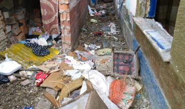 Şehrin göbeğindeki metruk bina tehlike saçıyor