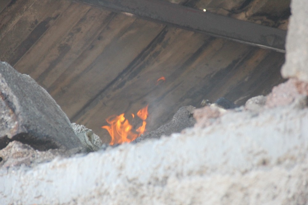 Sera işçisi kadınların yangın üzüntüsü: “Ekmek teknemiz yandı”