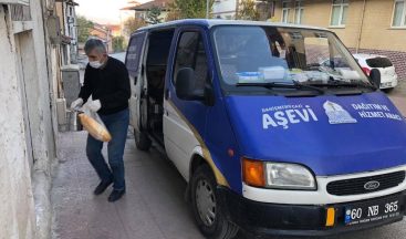 Sıcak yemekler evlere ulaştırıldı