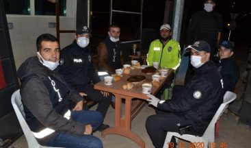 Sınır ilçesinde uygulama yapan polislere çorba ikramı